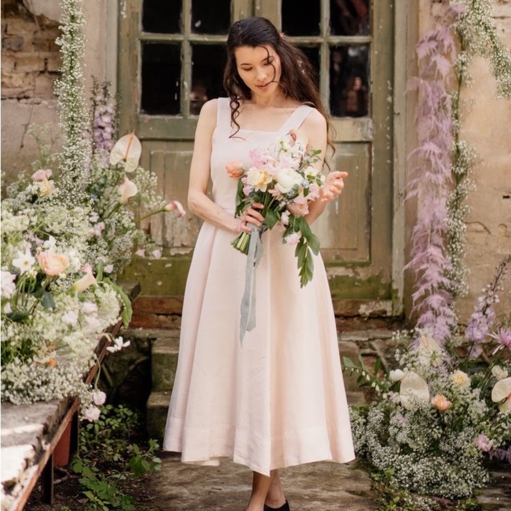 Elegant Cream Sleeveless Dress